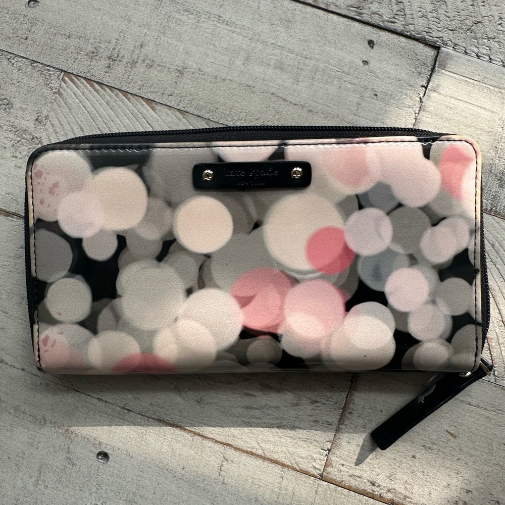 Kate Spade Glossy PVC Wallet, great used condition.